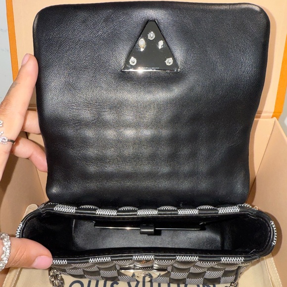 Louis Vuitton Damier Twist BB - Picture 6 of 11